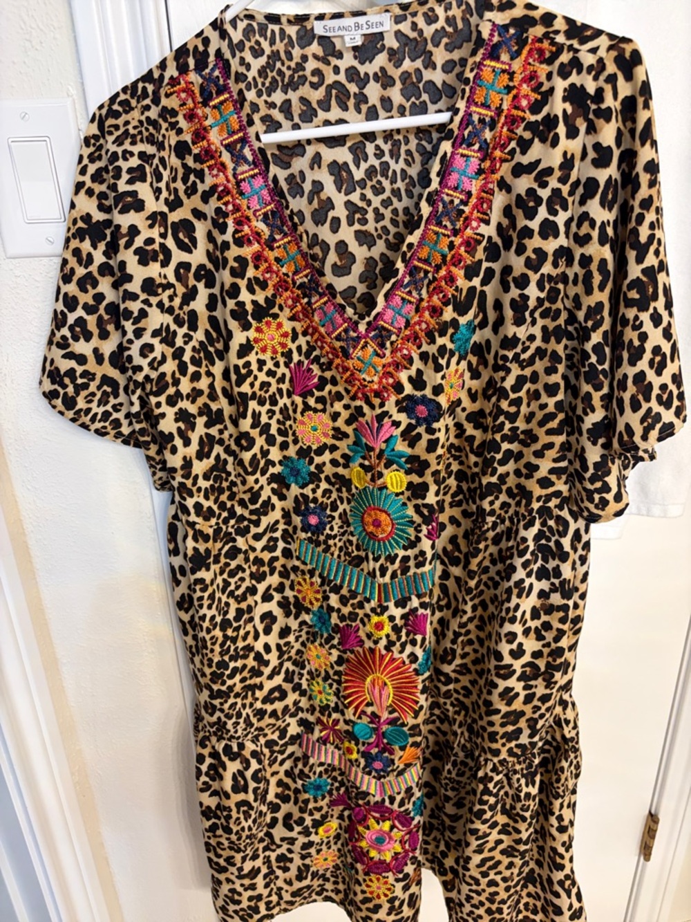 See And Be Seen PreOwned Wide Flutter Sleeves Bright Embroidered Size Medium - Picture 5 of 7